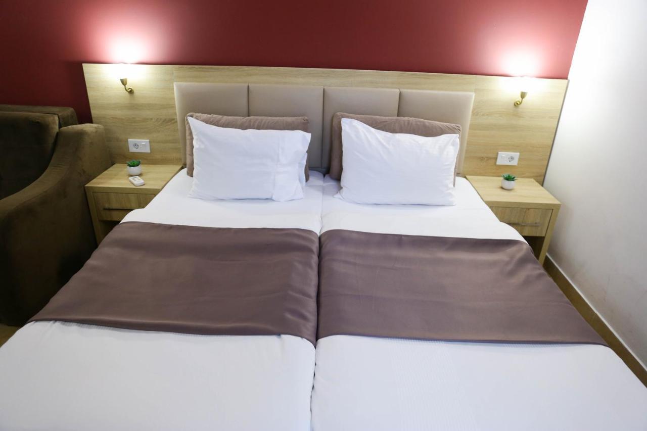 La Hacienda Hotel อุลซิน ภายนอก รูปภาพ